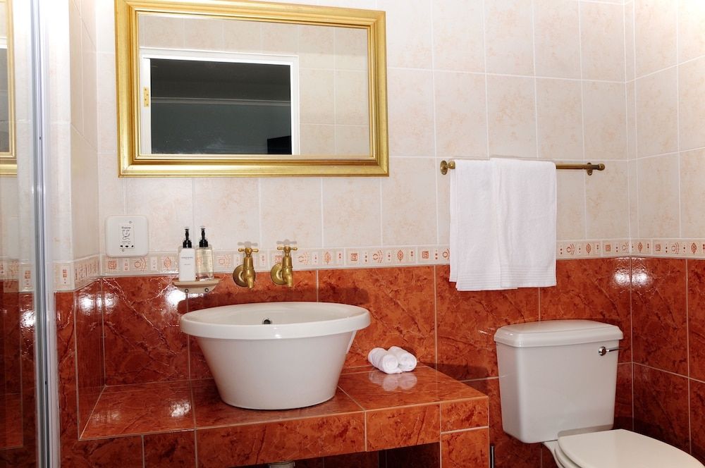 The Salt House Deluxe Double or Twin Room, Private Bathroom, Pool View 5