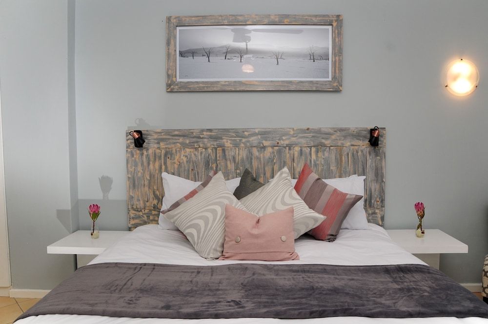 Comfort Room, 1 Queen Bed, Private Bathroom, Courtyard Area