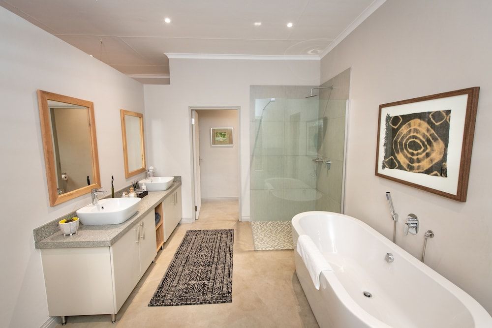 Nyaleti Lodge 312 Superior Chalet Jacaranda 3