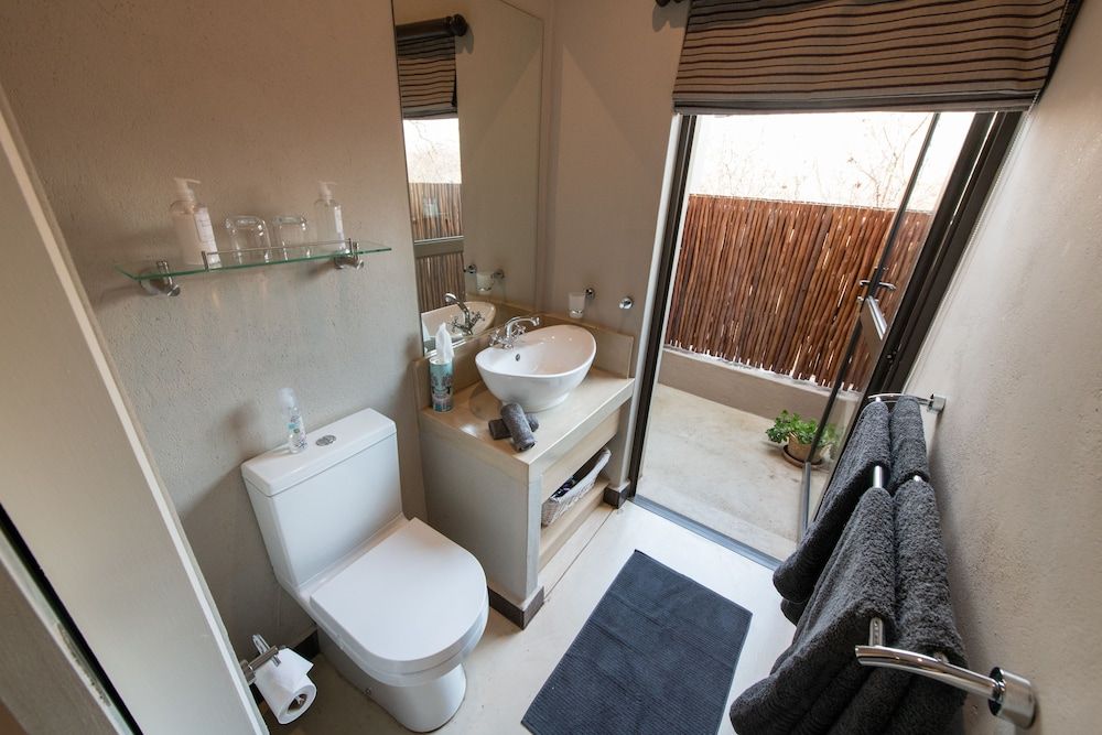 Nyaleti Lodge 310 deluxe double room with patio 4