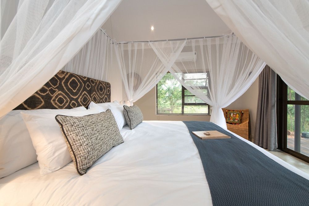 Nyaleti Lodge 312 Superior Chalet Jacaranda 2