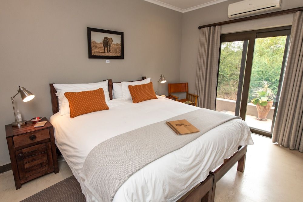 Nyaleti Lodge 310 deluxe double room with patio 2
