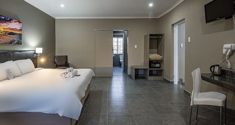 Calvinia Hotel by Country Hotels Premium Double Room 8