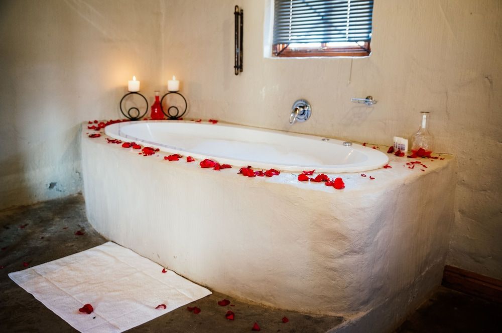 Deep soaking bathtub