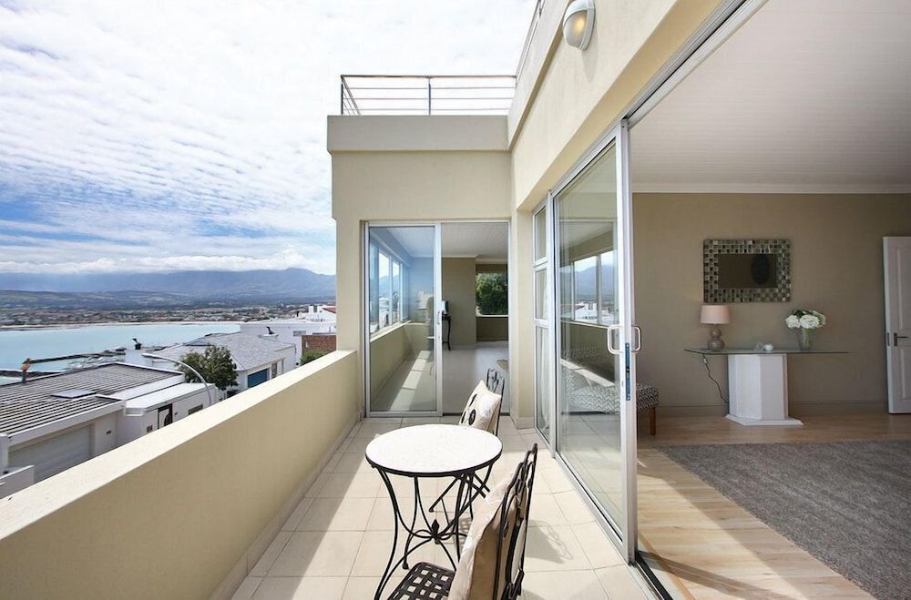 Bayview Gordon's Bay 3 Bedroom Apartment 10