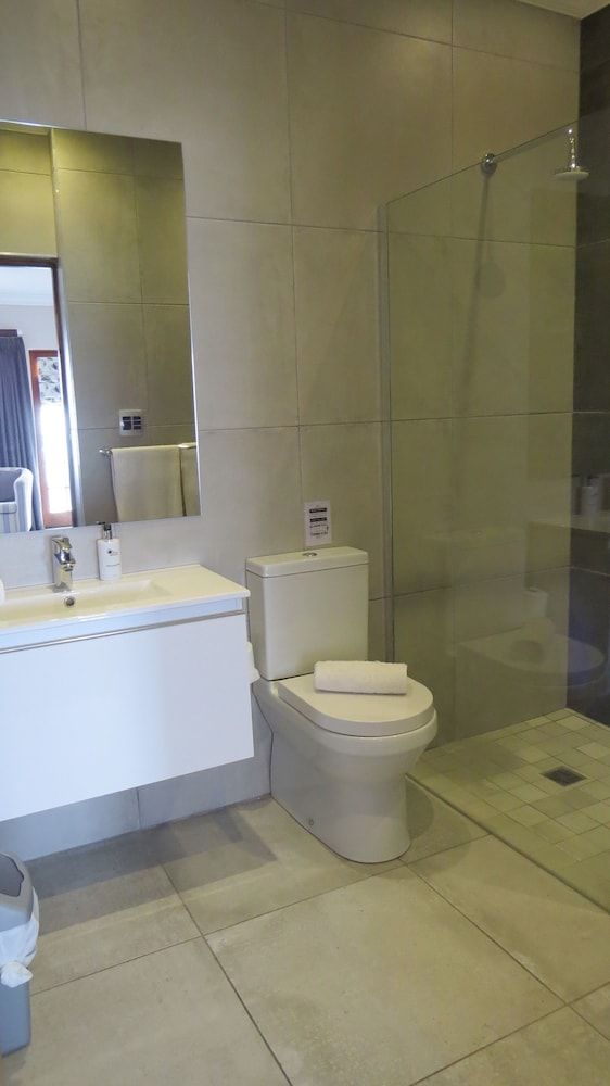 Ilita Lodge SuperKing Deluxe Sea View Lodge Room 2