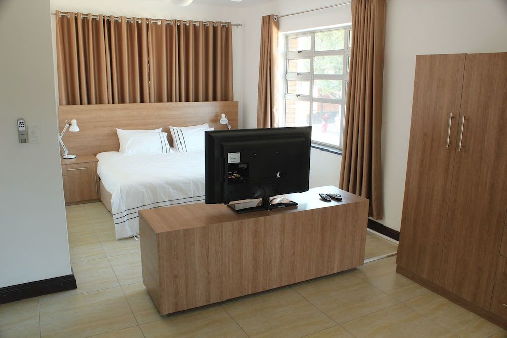 undefined Troyeville Hotel 7