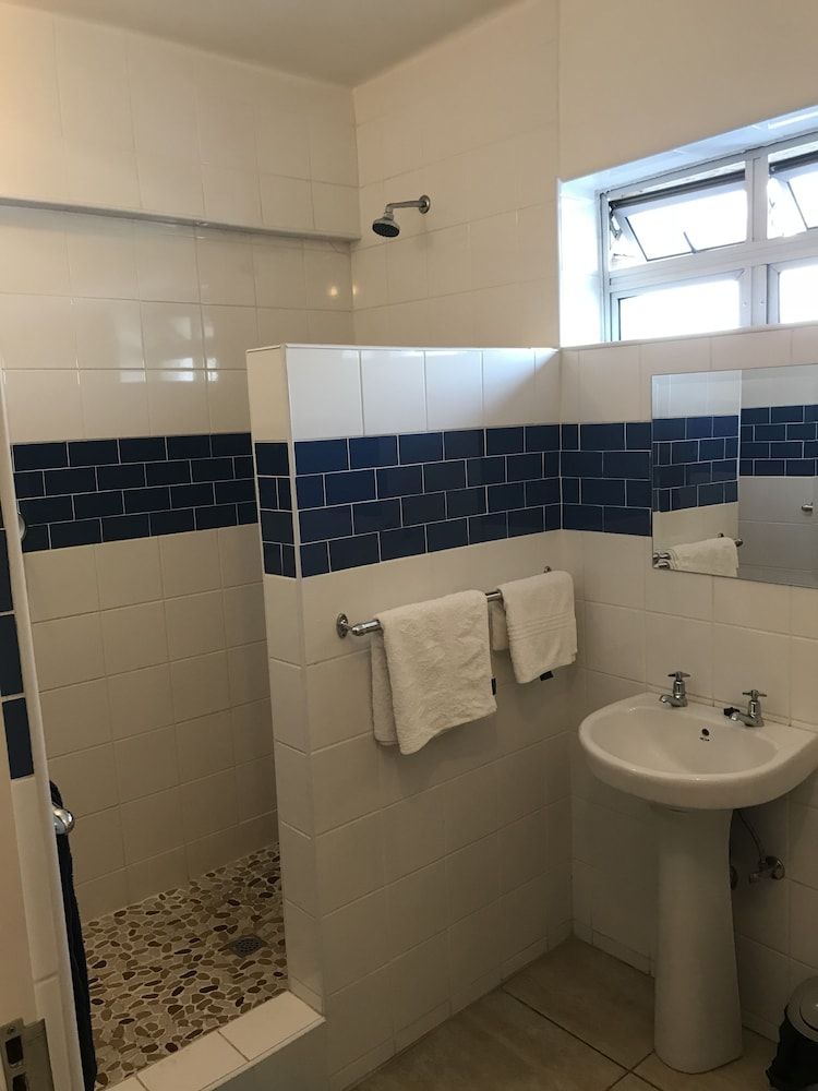 Troyeville Hotel Double Room with Shower 2