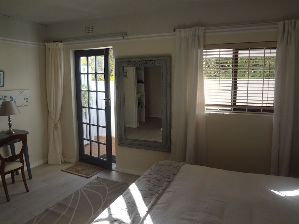 undefined Walker Bay Manor 4