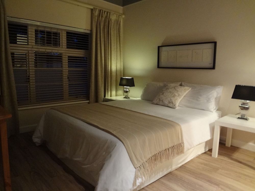 undefined Walker Bay Manor 3