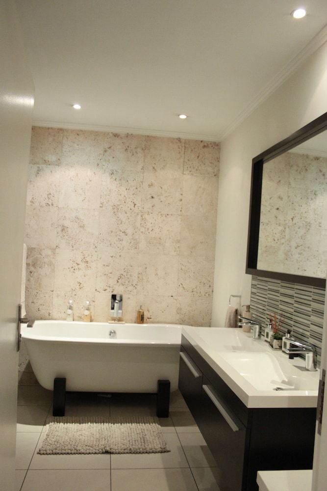 The Nicol Hotel and Apartments Apartment 5