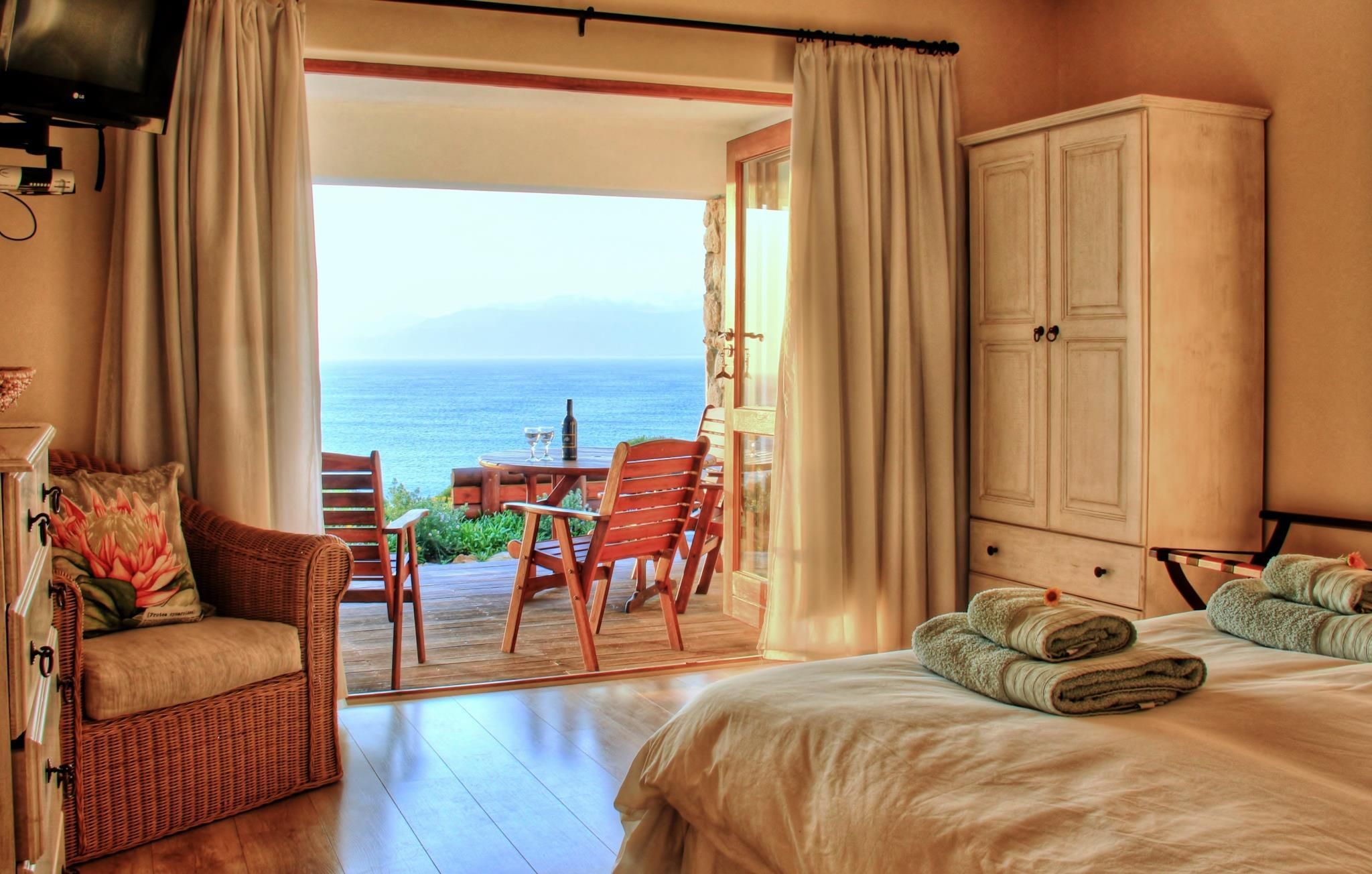 Ocean Deluxe King Bed Room