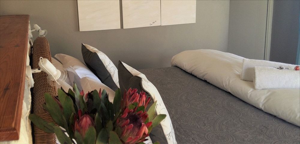 Kleinzee Oceanfront Guesthouse Superior Suite, 1 King Bed, Balcony, Oceanfront 8