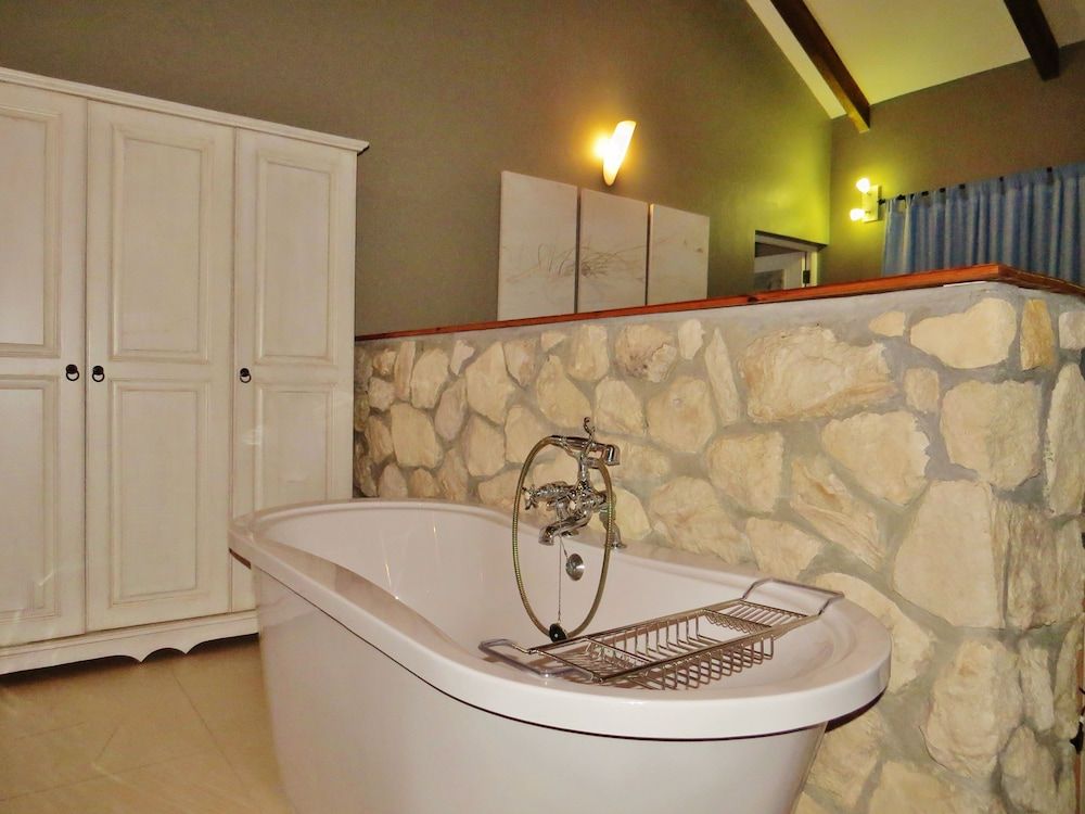 Kleinzee Oceanfront Guesthouse Superior Suite, 1 King Bed, Balcony, Oceanfront 5