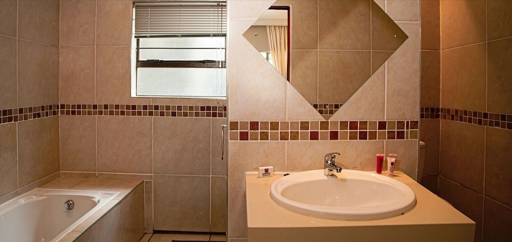 Honeymoon Suite
