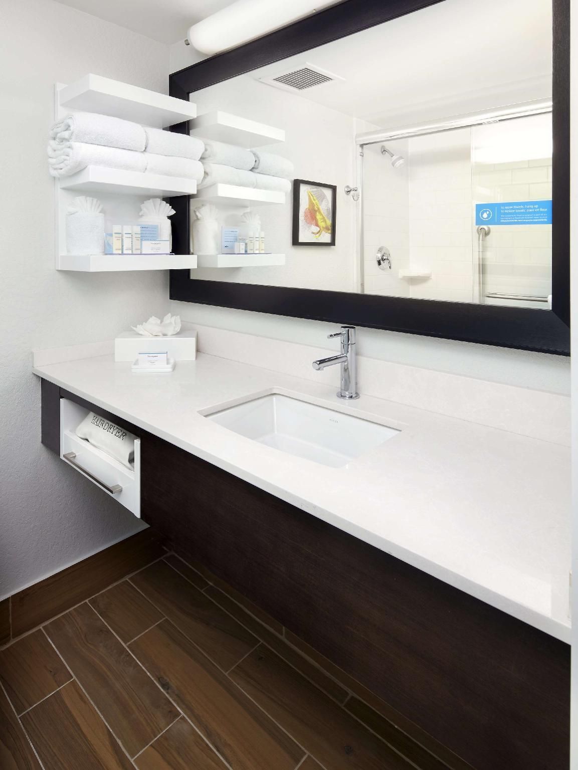 2 QUEEN BEDS W/SOFABED LARGER ROOM NONSMOKING