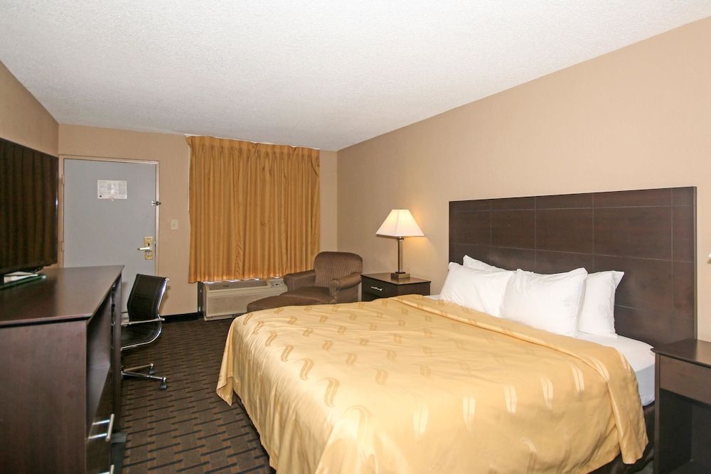 1 King Bed, Non Smoking