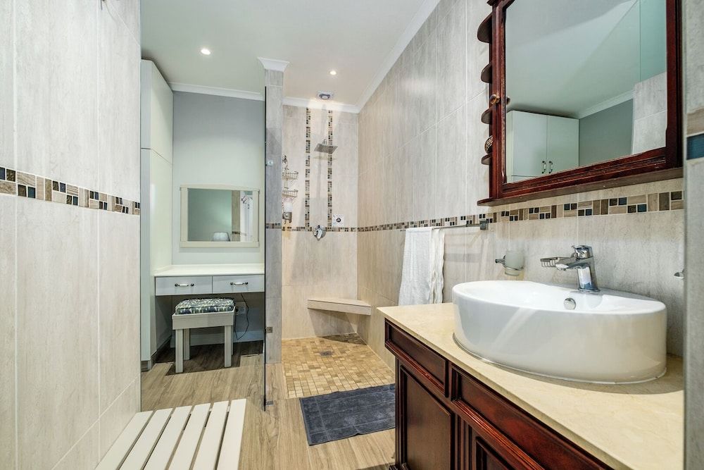 49 On Cherry Guesthouse Luxury Double Self Catering Suite 3