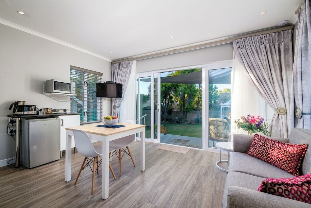 49 On Cherry Guesthouse Deluxe Double Room, 1 Bedroom, Garden View 5