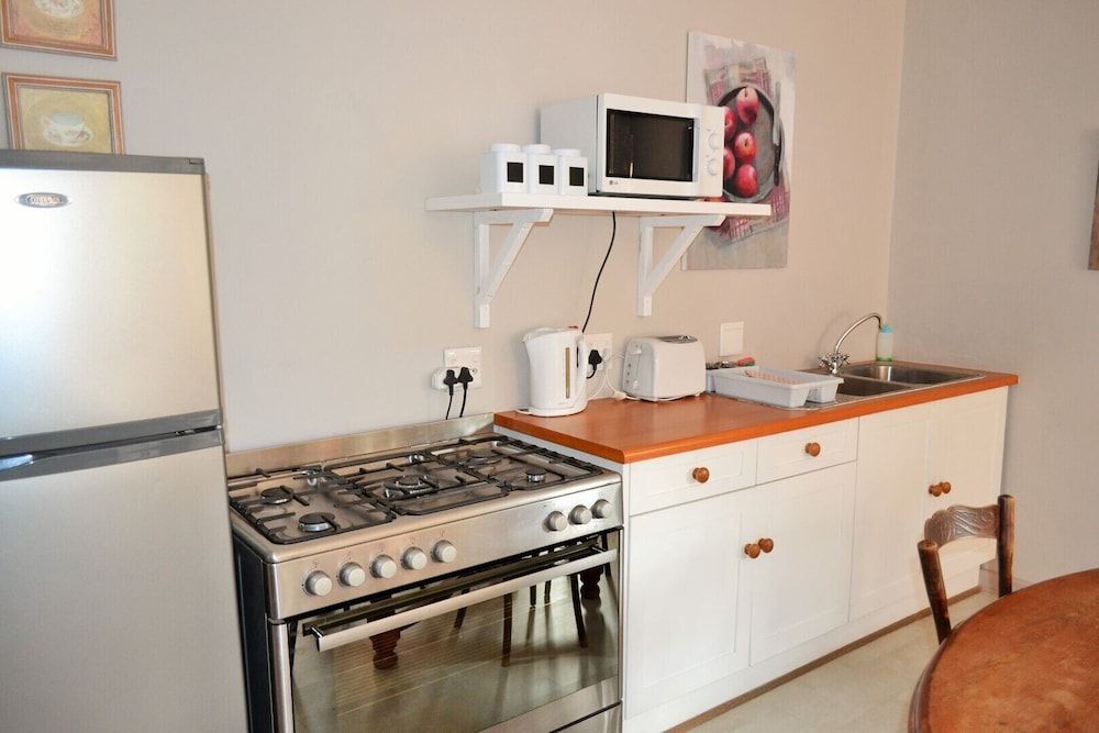 By the Way Guesthouse Petal 4