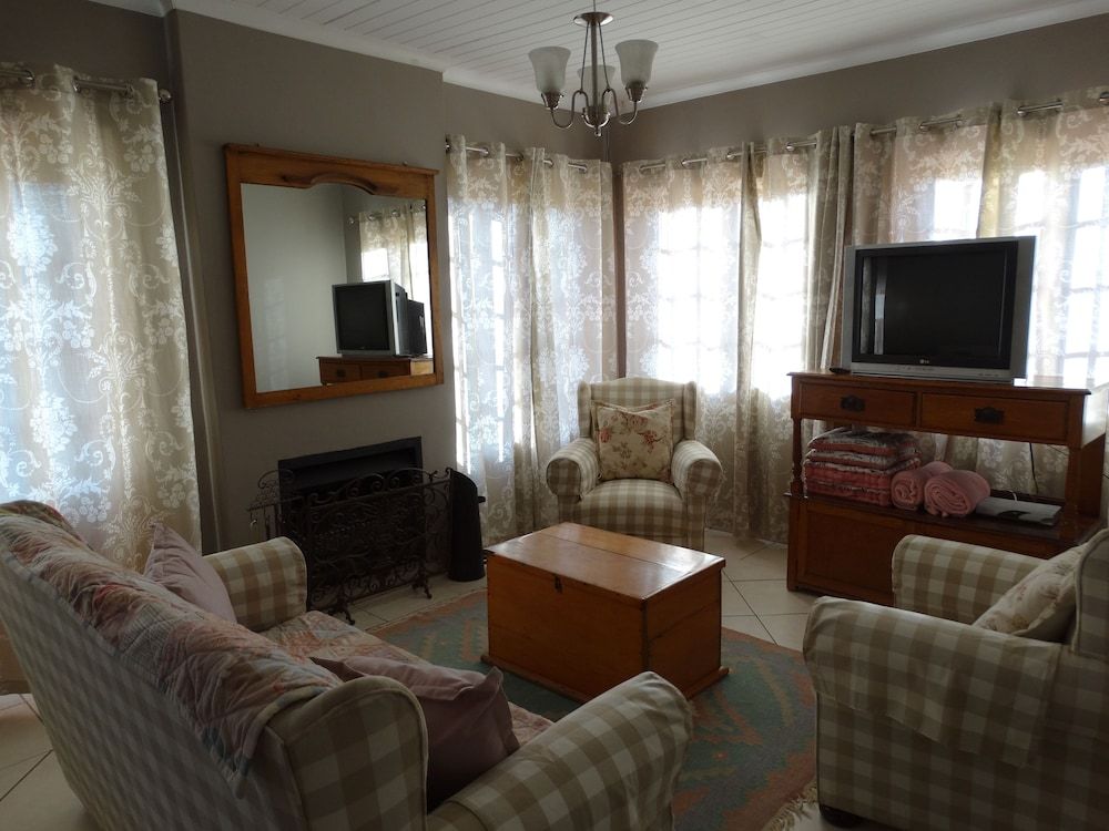 By the Way Guesthouse Petal 2