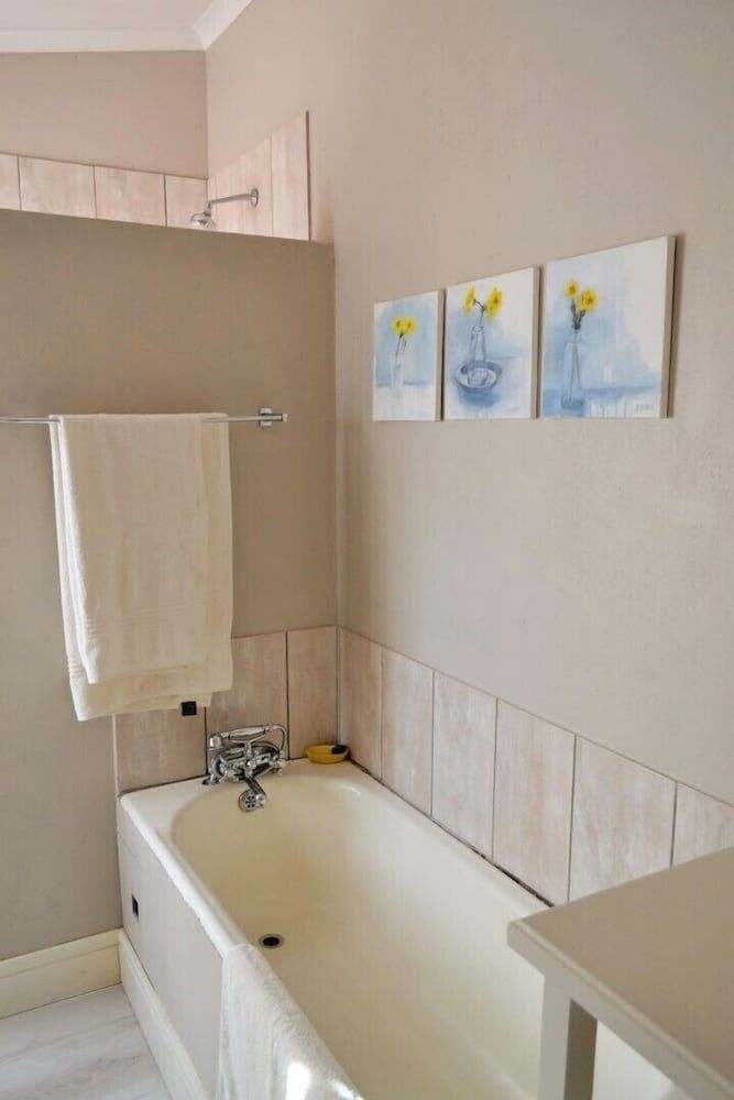 Deep Soaking Bathtub