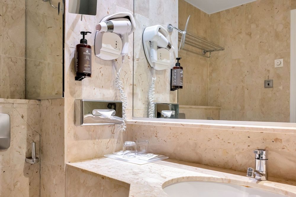 Hotel Beau Rivage Classic Room 7