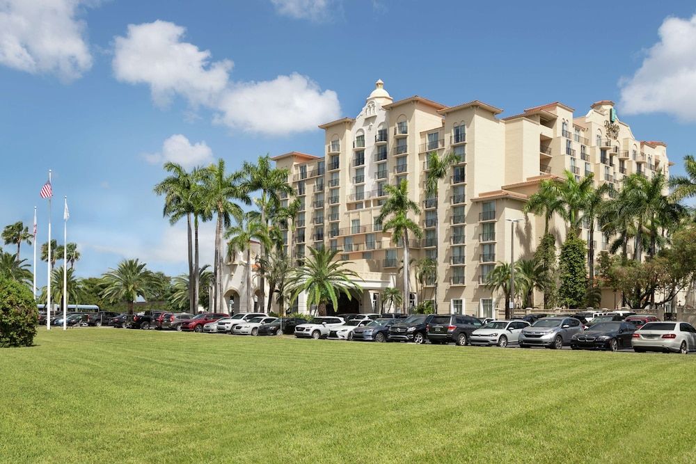 undefined Embassy Suites by Hilton Miami International Airport 4