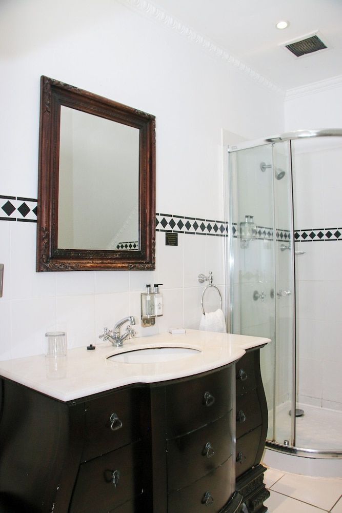 Rawdons Family Quadruple Room, 2 Bedrooms 8