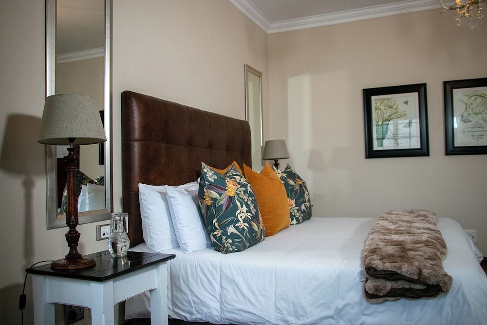 Rawdons Family Room, 2 Bedrooms 4