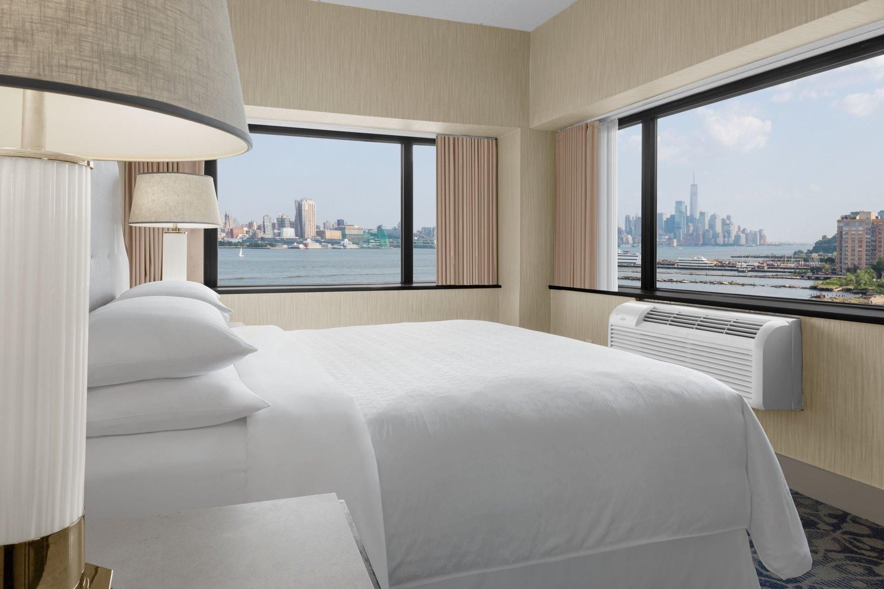 Panoramic, Suite, 1 King, Sofa Bed, City View