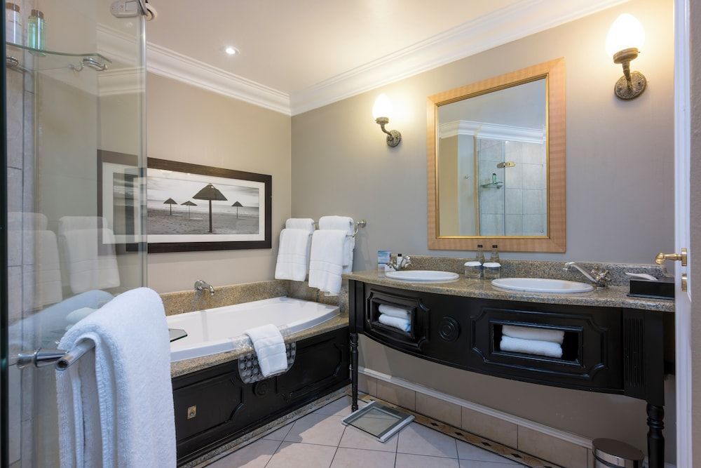 Beverly Hills Presidential Suite 5