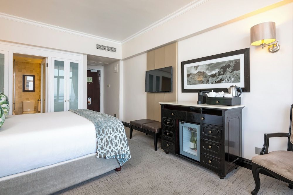 Beverly Hills Standard Room 6