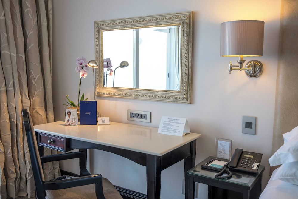 Beverly Hills Standard Room 8