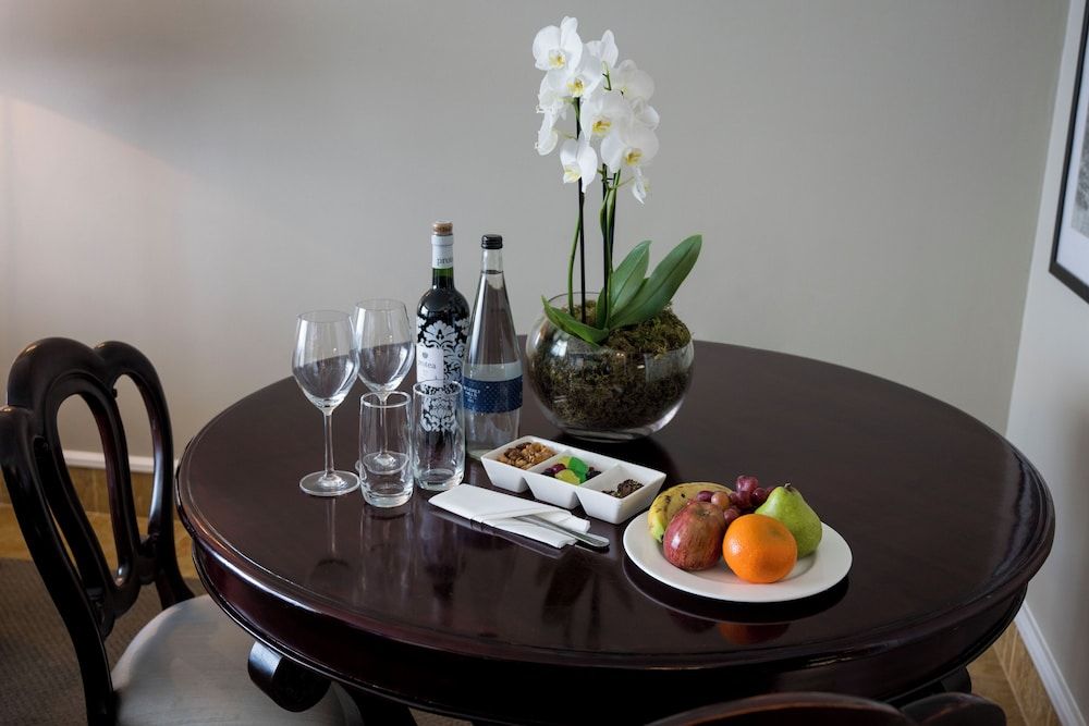 Beverly Hills Presidential Suite 2