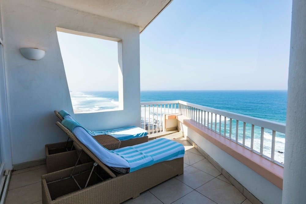 Beverly Hills Presidential Suite 4