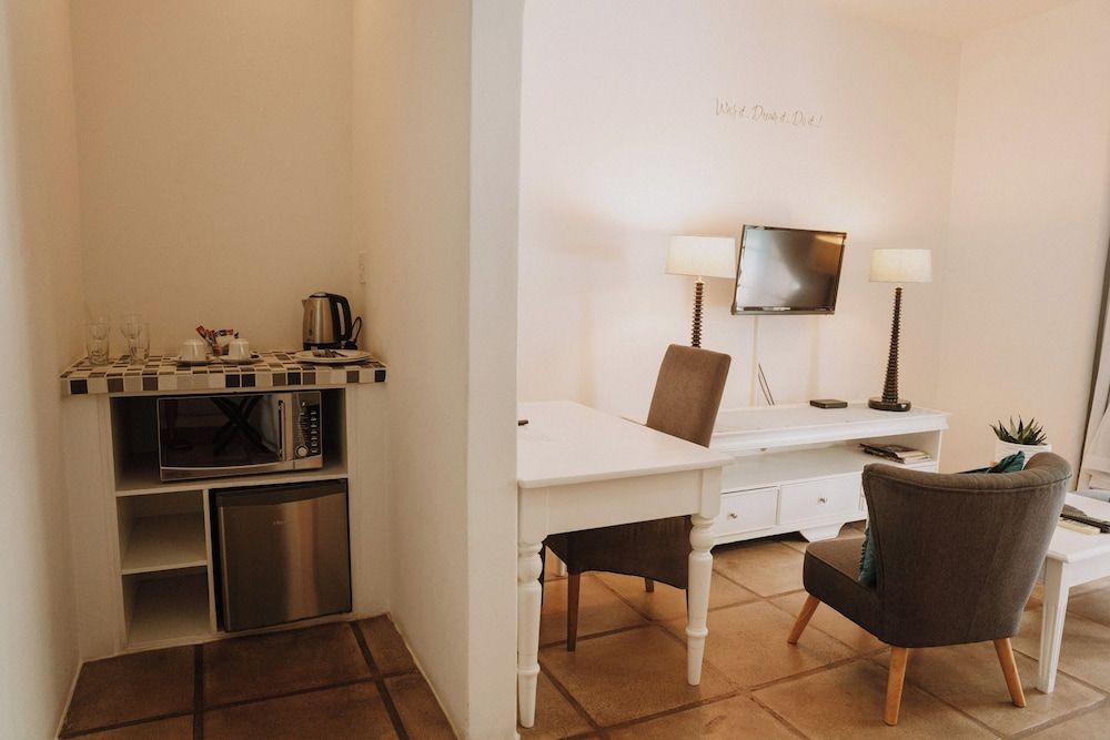 Caza Beach Guesthouse Deluxe Room, 1 Bedroom (King Bedroom - Ocean Breeze) 11