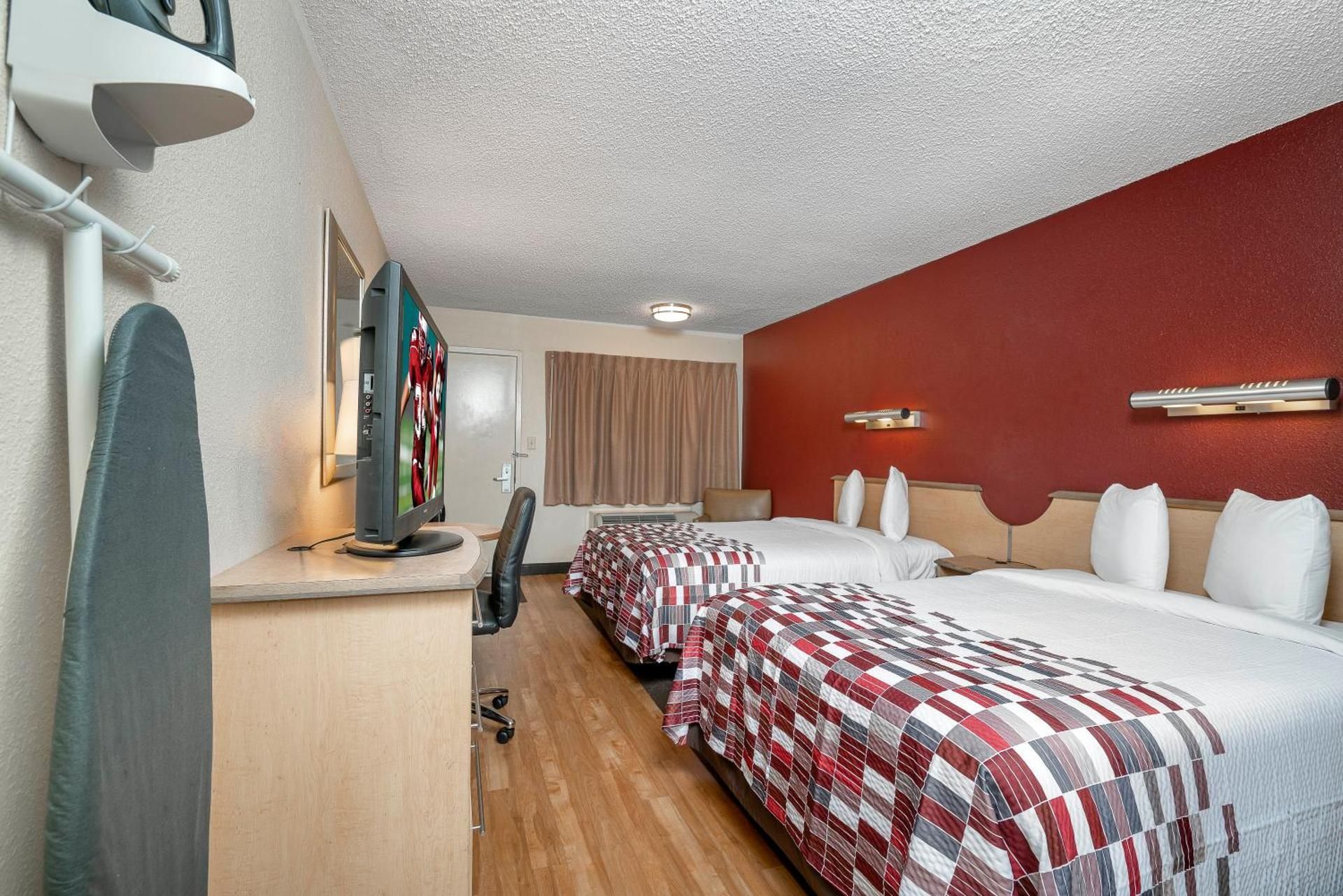 Deluxe 2 Full Beds Smoke Free