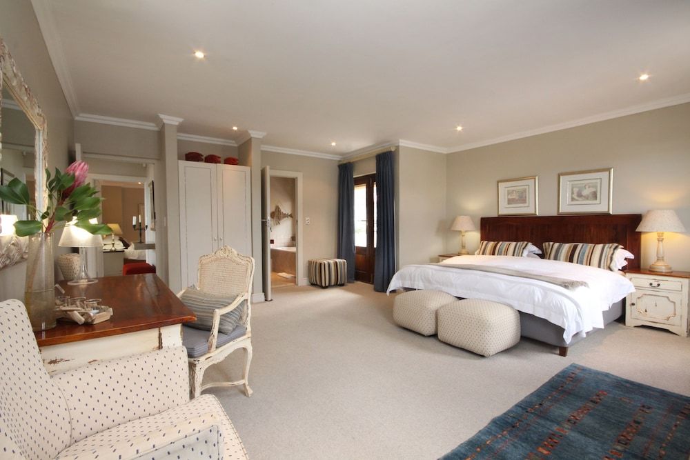 Luxury Sea & Mountain View Suite (R7)
