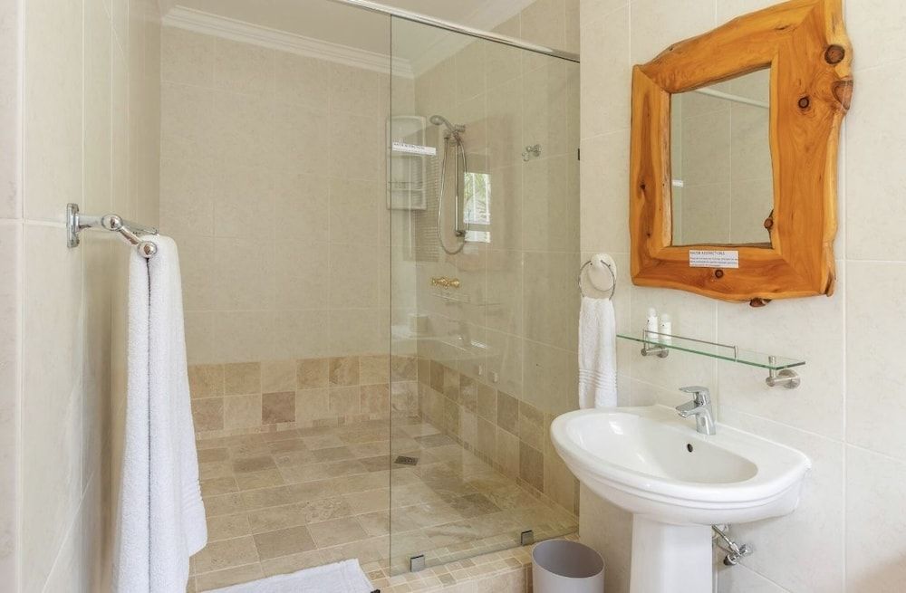 Bantry Beach Luxury Suites Two Bedroom Apartment 6