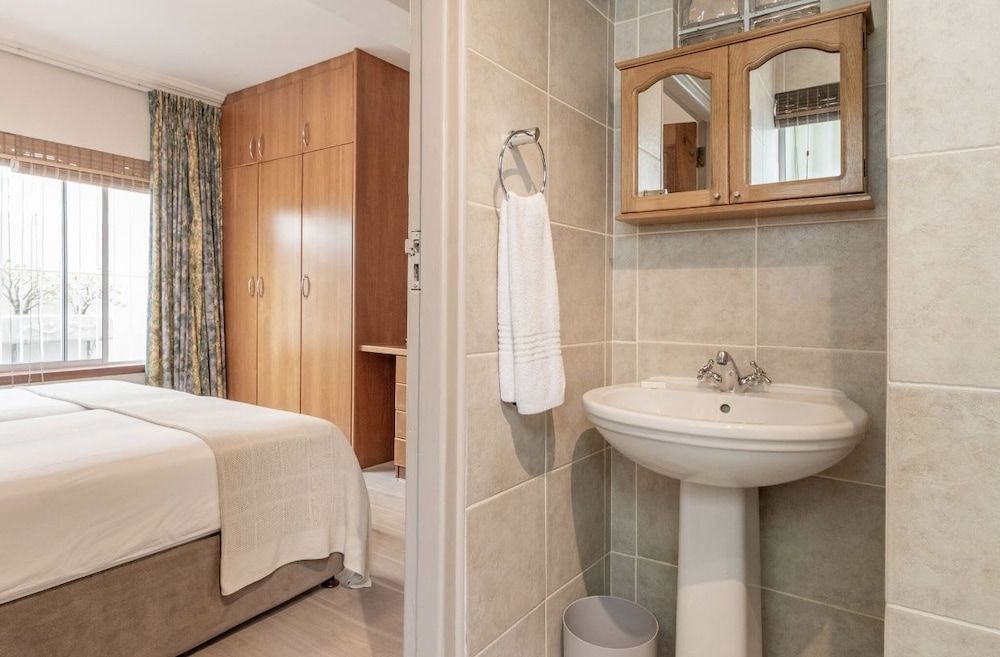 Bantry Beach Luxury Suites Two Bedroom Apartment 7