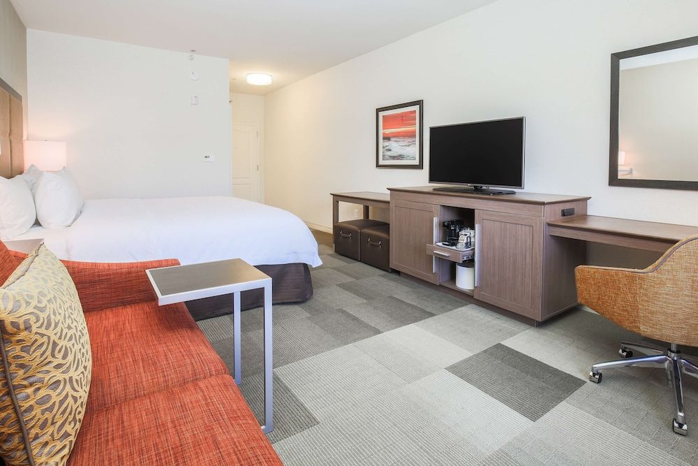 Room, 1 King Bed, Accessible (Mobility & Hearing, Roll-In Shower)