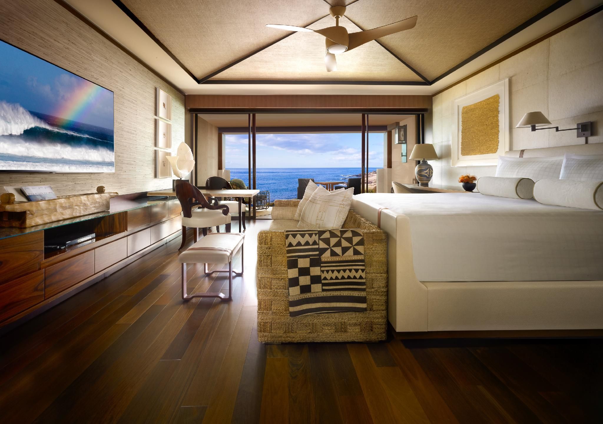 Oceanfront Room with King Bed - Accessible