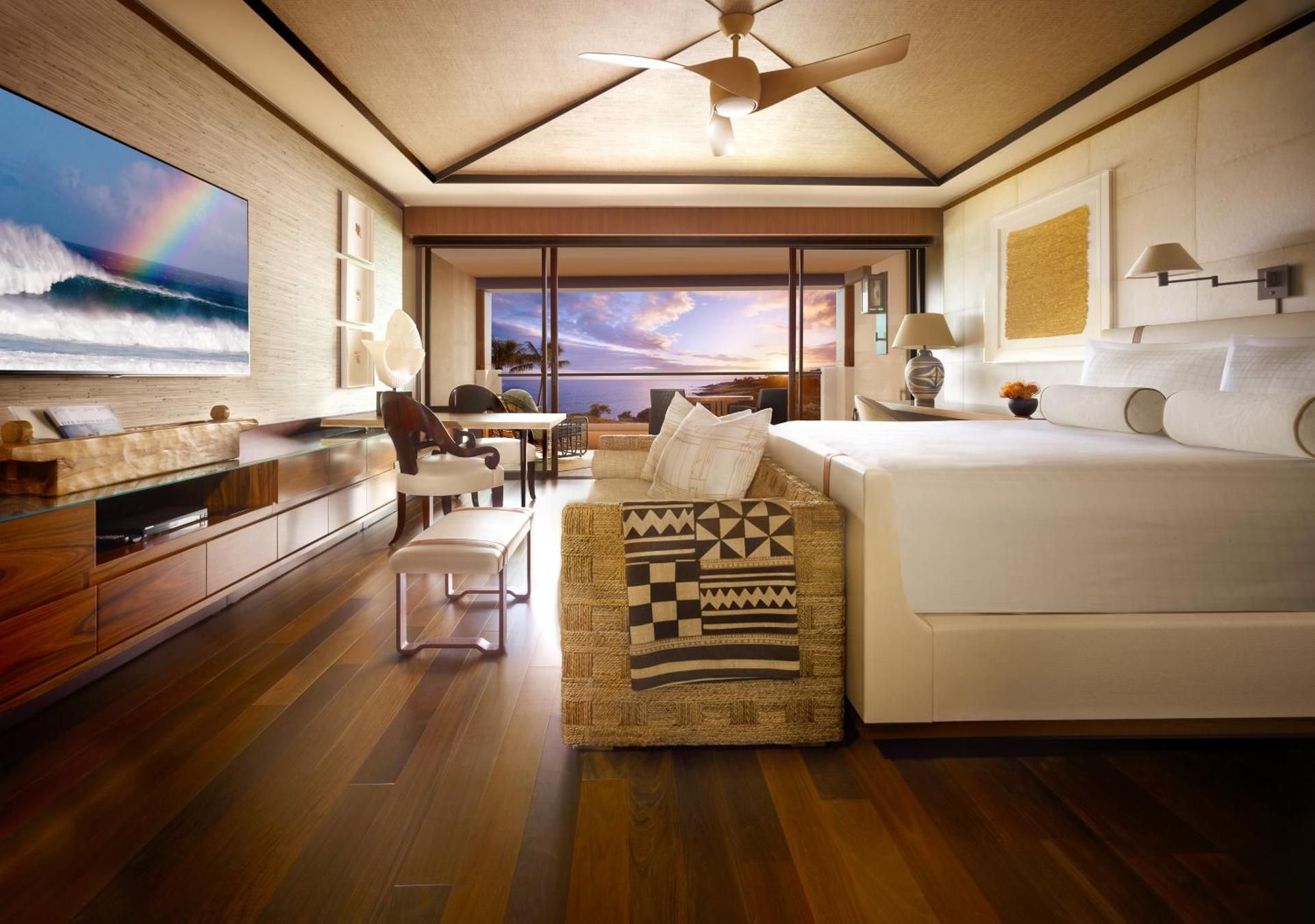 Four Seasons Prime Oceanfront Studio Suite with King Bed
