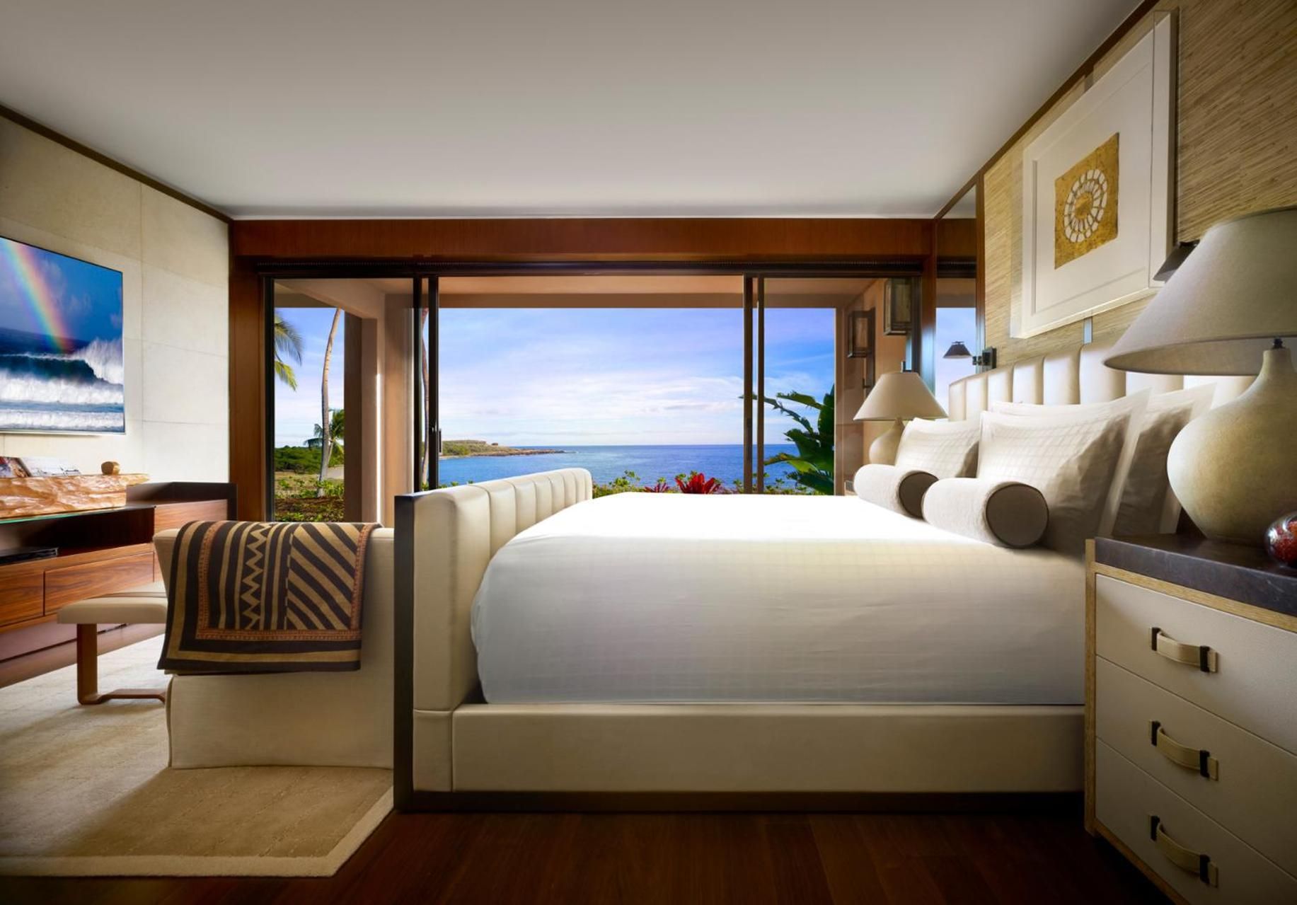 Four Seasons Ocean View Suite with King Bed