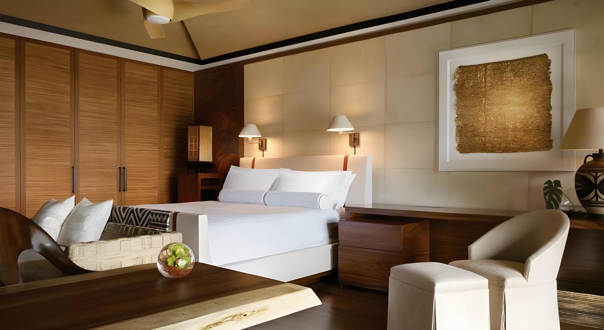 Four Seasons Ocean View Suite with King Bed