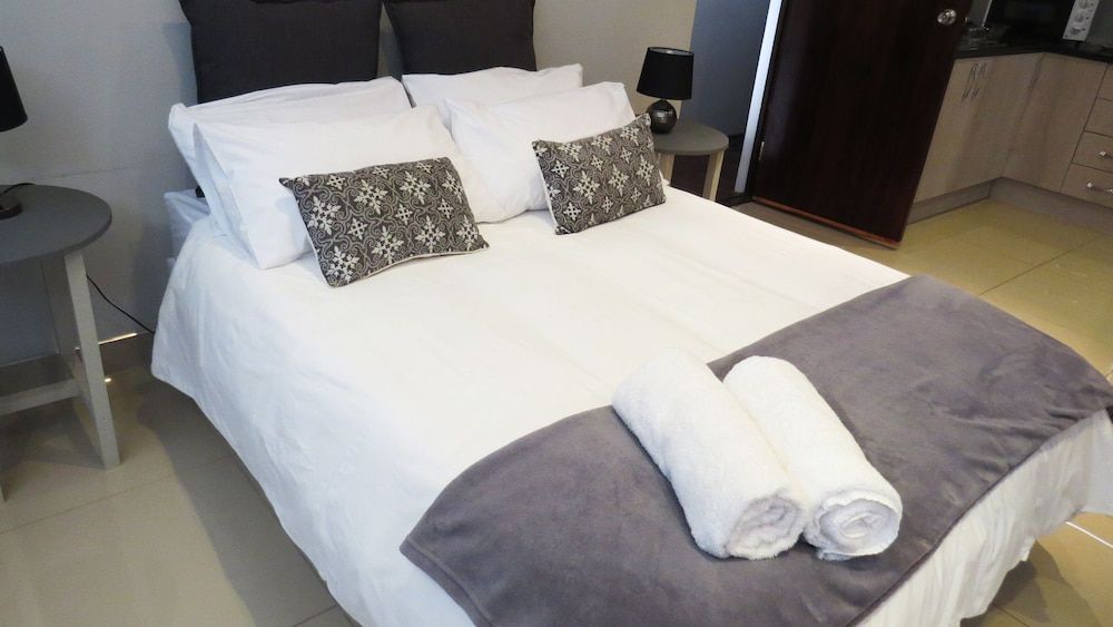 Deluxe Upstairs Apartment