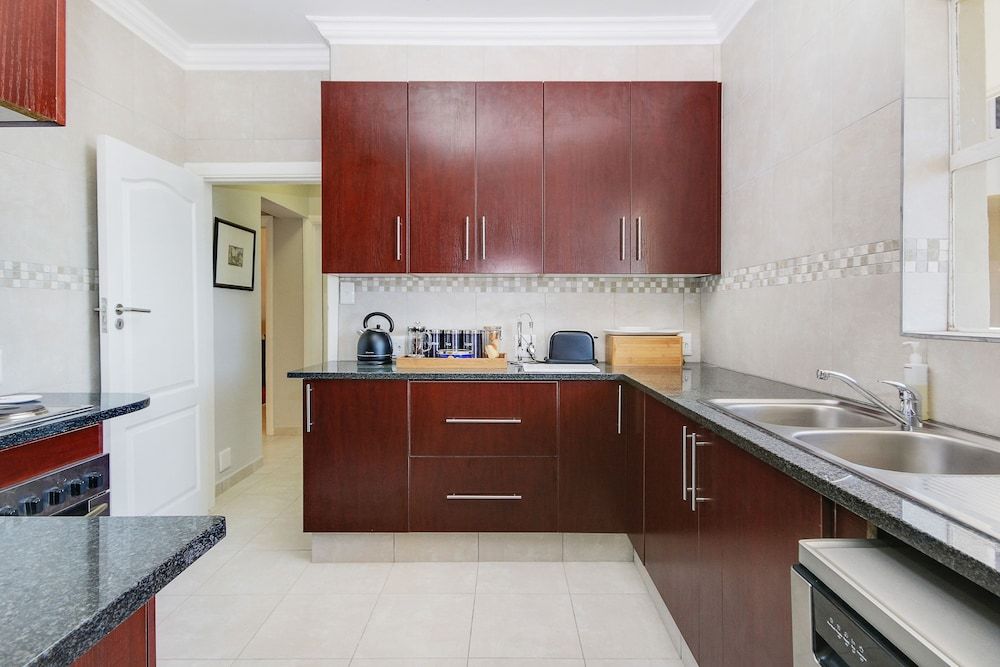 Bluegum Hill Guesthouse & Apartments Classic Apartment, 2 Bedrooms, Kitchen, Ocean View 4