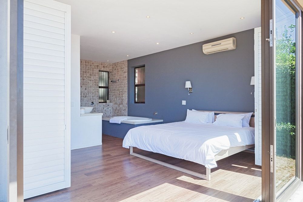 Bluegum Hill Guesthouse & Apartments Villa, 1 King Bed, Sea View, Sea Facing 7