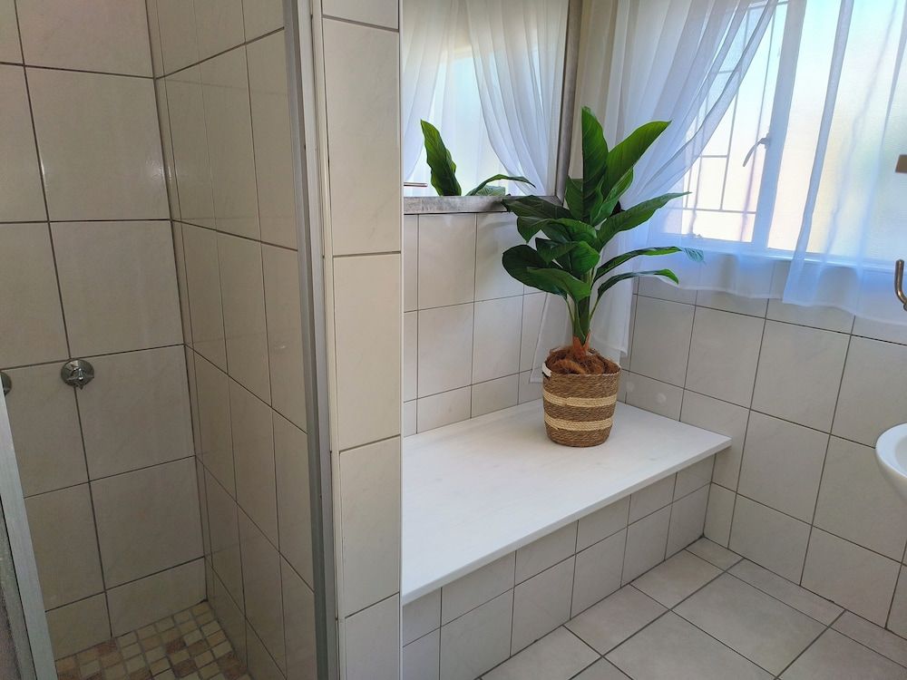 Wilger Guesthouse Unit 3 Apartment 1 Bedroom apartment Queen (fan)